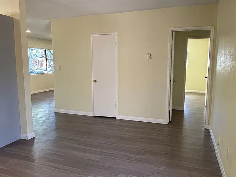 6065 California Ave — Photo 8