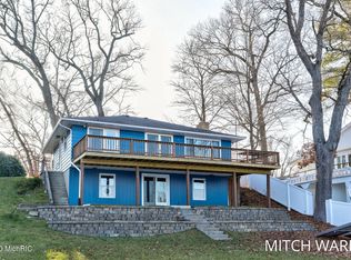 11438 White Oak Dr, Shelbyville, MI 49344