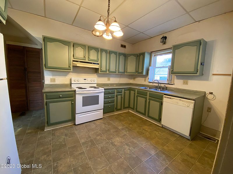 2nd image of 98 Champlain Avenue