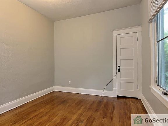 5th image of 801 Logan Ave N #1