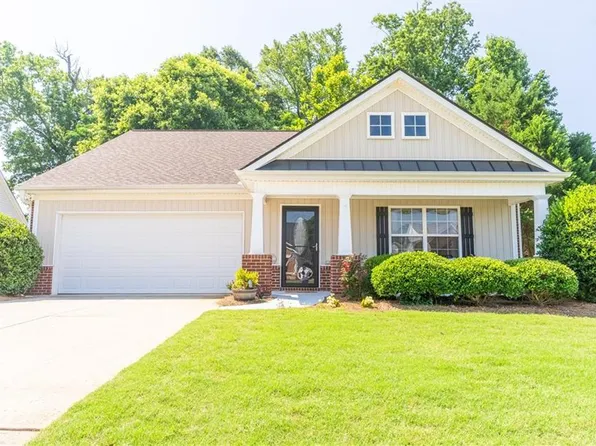 394 Lakeview Bend Cir, Jefferson, GA 30549