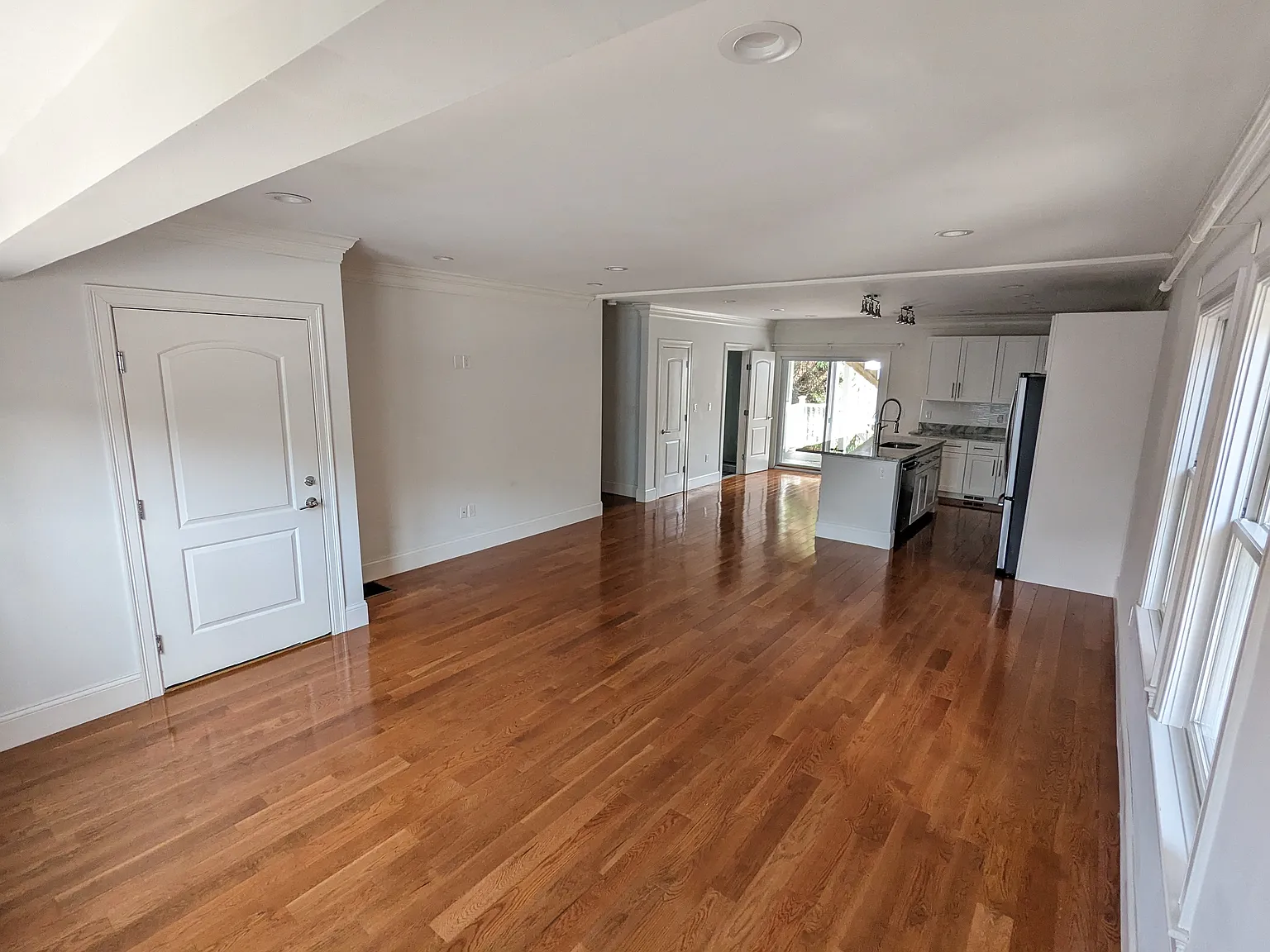 2 bed, 1160 sqft, $2,900 — Photo 2
