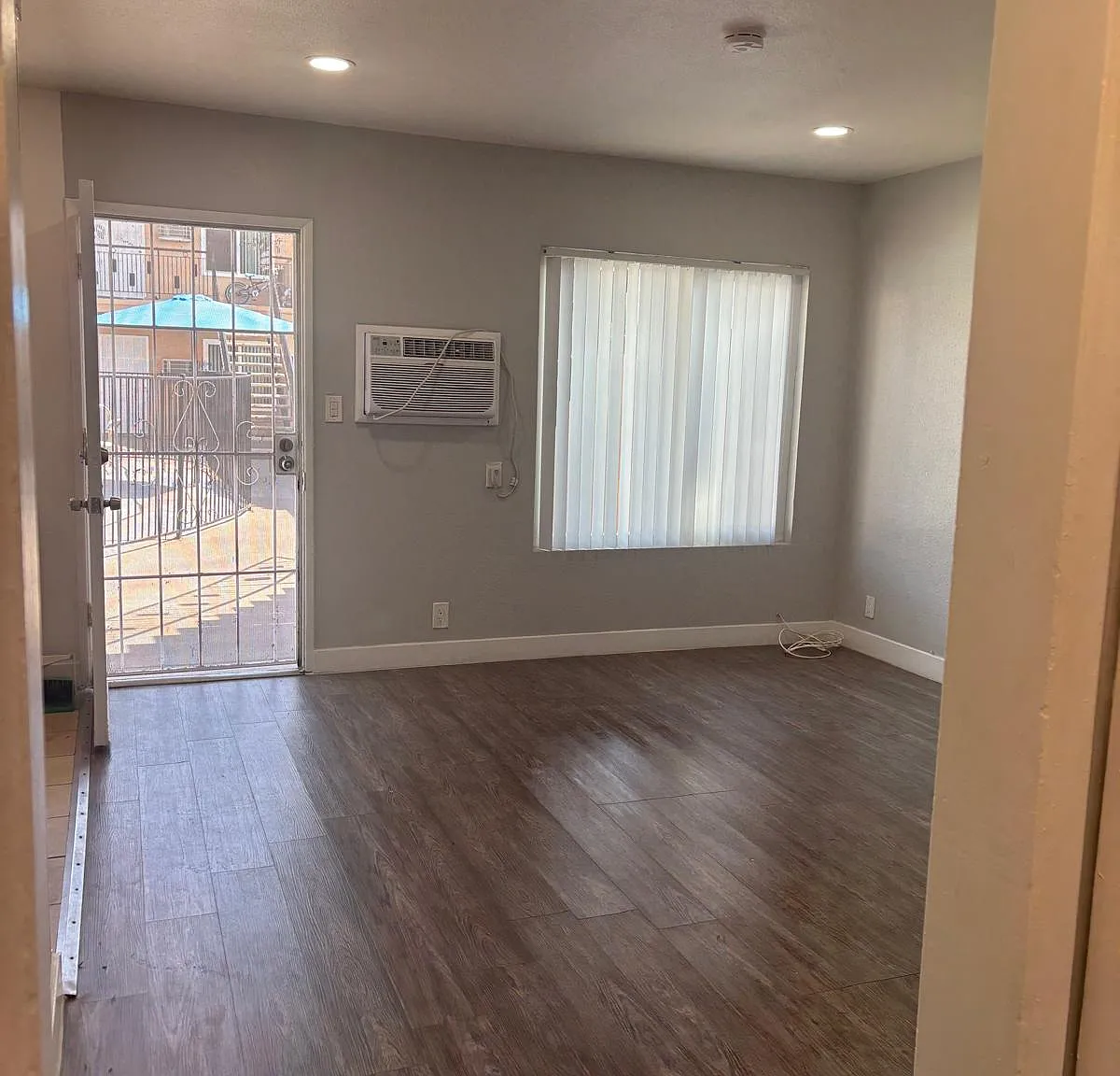 2 bed, 740 sqft, $2,300 — Photo 4