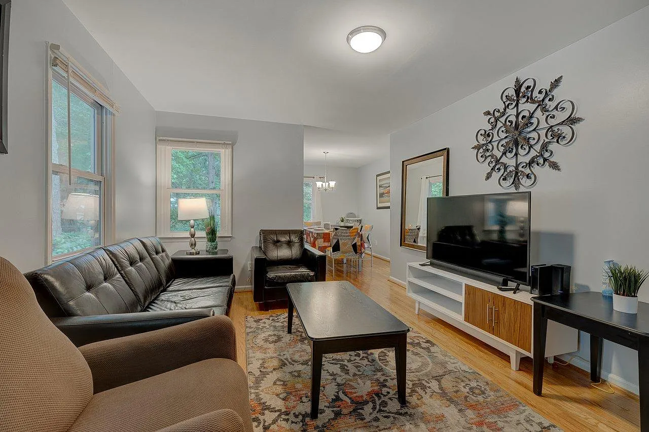 3 bed, 1350 sqft, $3,250 — Photo 4