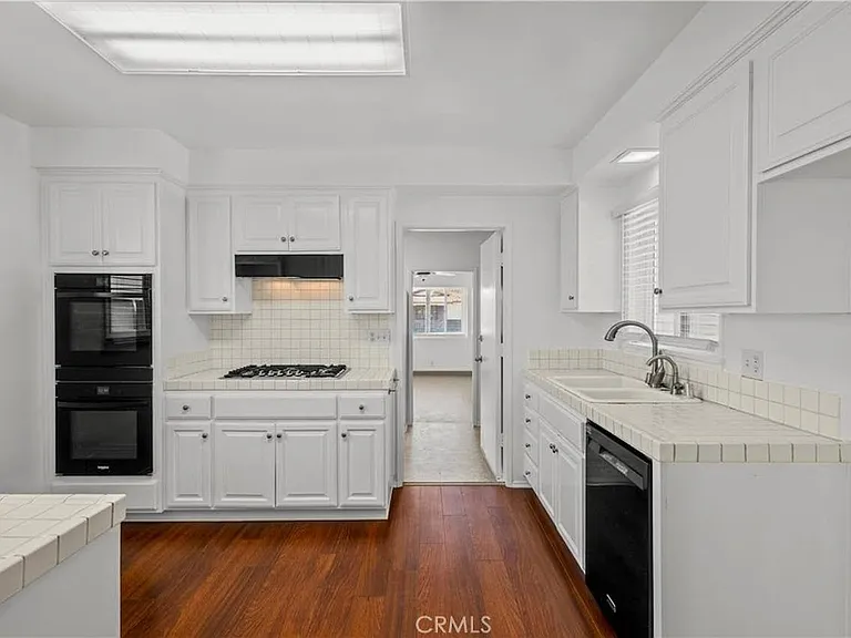 6061 Dundee Dr — Photo 6
