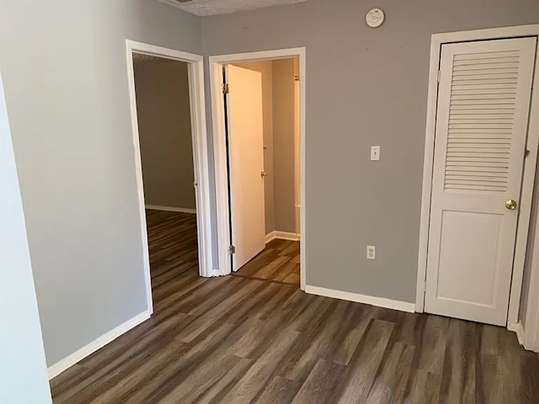 810 Old McGinley Dr — Photo 2