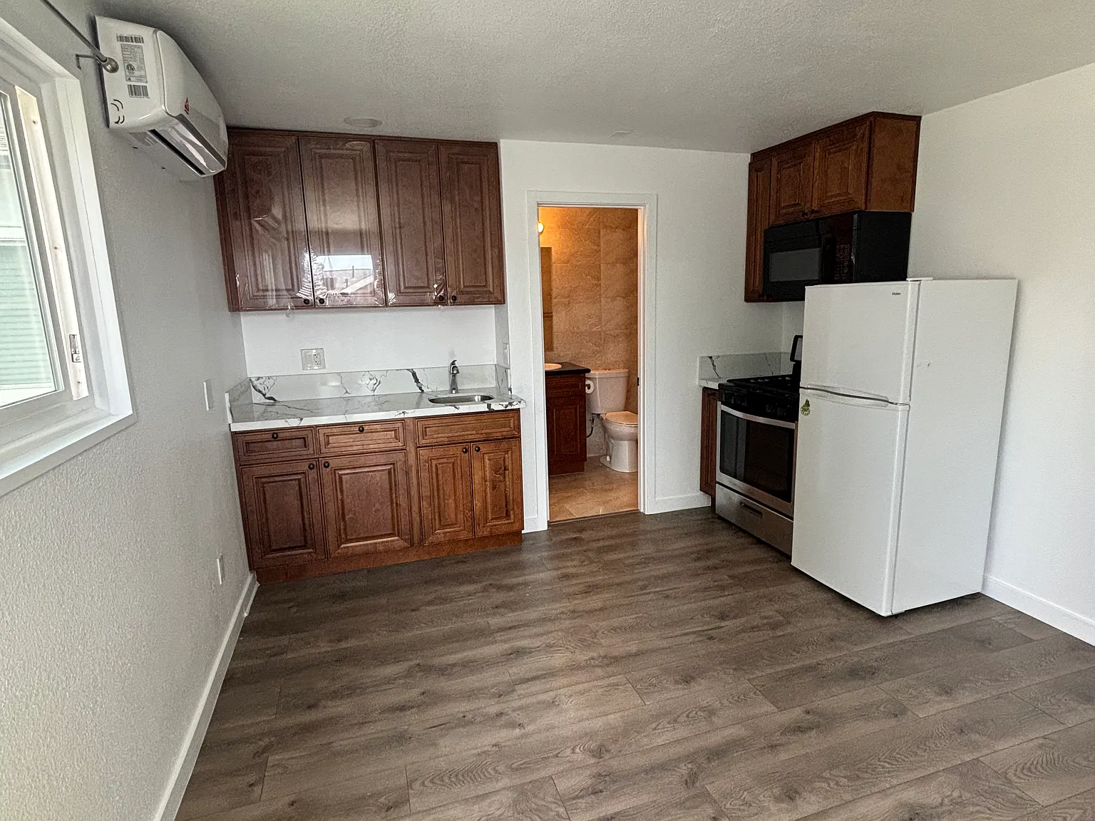 Studio, 250 sqft, $1,600 — Photo 1