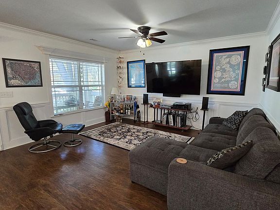 3rd image of 909 E Park Ave