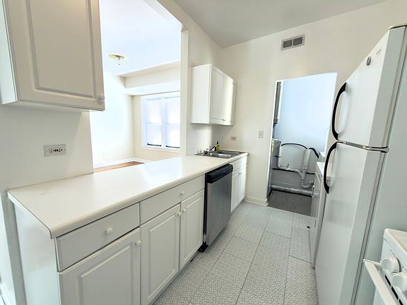 3rd image of 4544 N Western Ave #3
