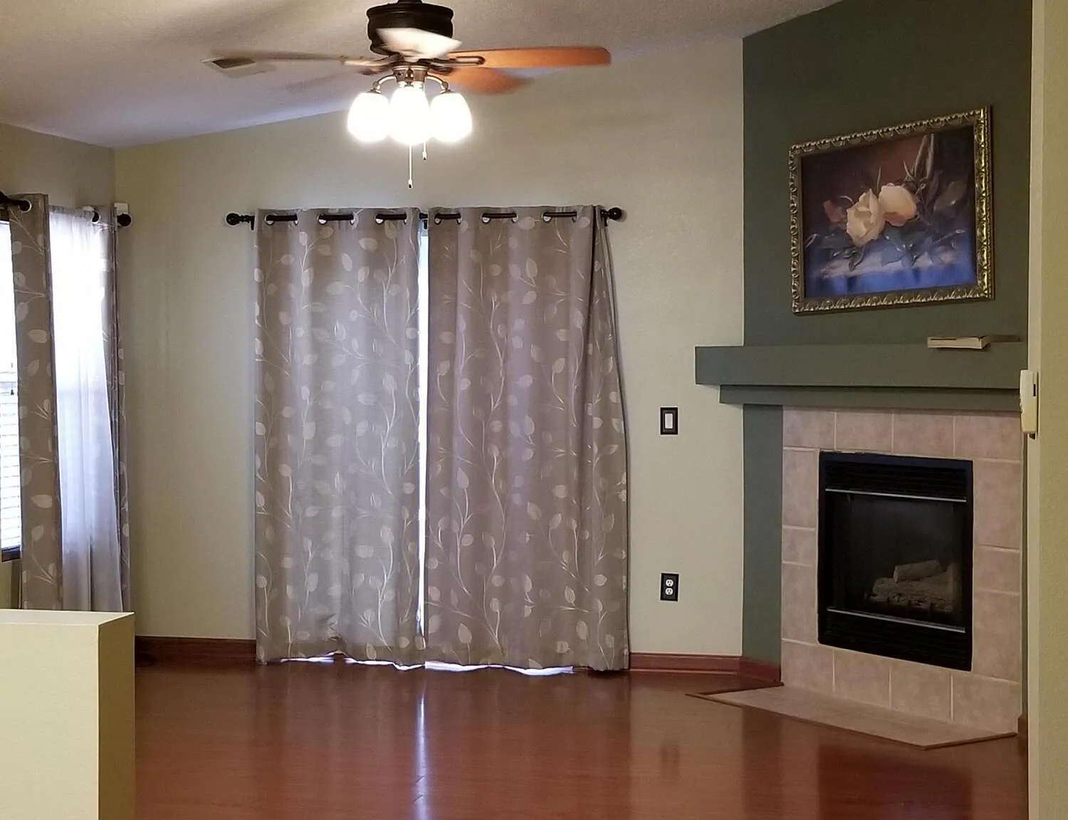 3 bed, 2.0 bath, 1641 sqft, $2,000 — Photo 2