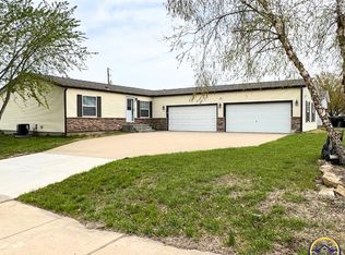300 SE 44th Pkwy, Topeka, KS 66609