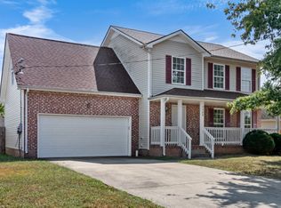 3389 Queensbury Rd, Clarksville, TN 37042