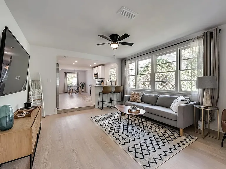 209 Westfork Dr — Photo 3