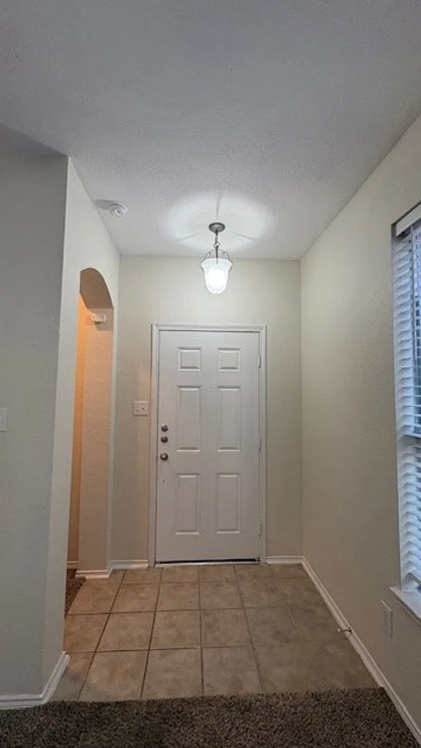 4 Bedroom Townhome !! — Photo 2