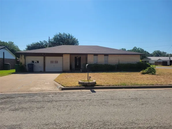 1417 Fairway Dr, Graham, TX 76450