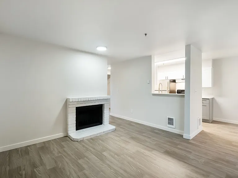 Spinnaker Apartments — Photo 5