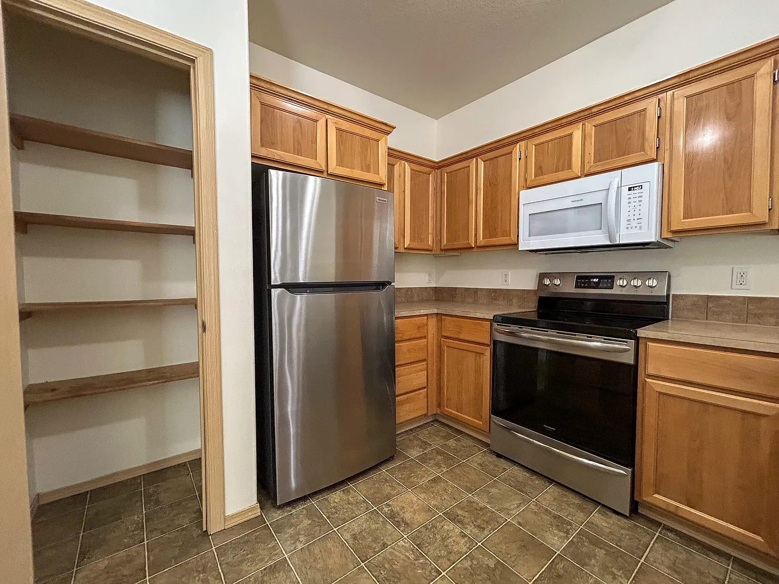 2 bed, 2.5 bath, 1150 sqft, $1,595 — Photo 4