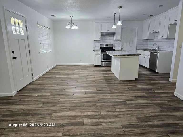 1553 E Stockham Ave — Photo 4
