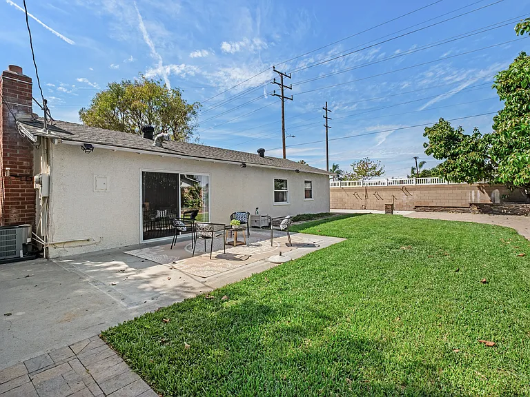 16002 Warren Ln — Photo 49
