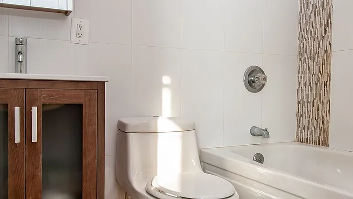 Rented by Nooklyn NYC LLC | media 37