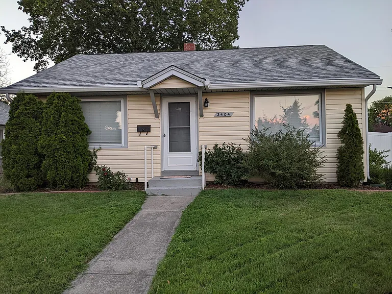 2404 W Kiernan Ave — Photo 2