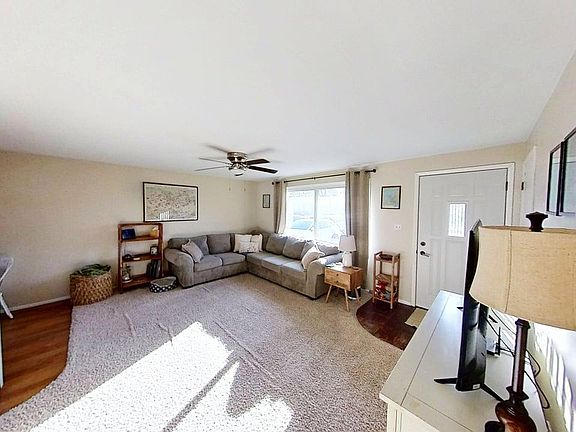 3rd image of 17 Greenlawn Dr