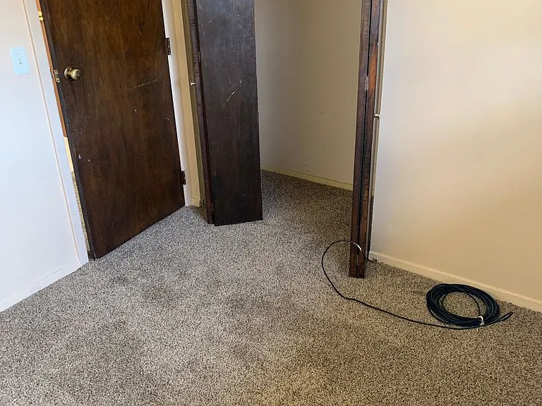 256 Kinsman Ct — Photo 11