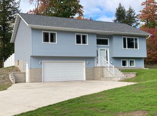 908 Westland Dr, Marquette, MI 49855