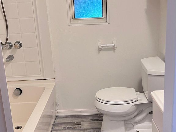 5th image of 820 Oriole Cir