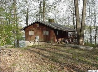 581 N Lakeshore Dr, Louisa, VA 23093