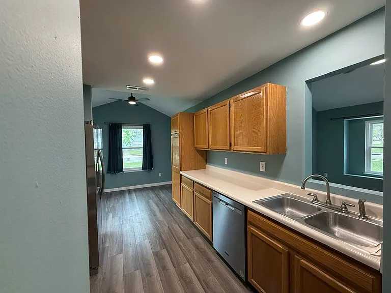 125 Sharon Dr — Photo 30