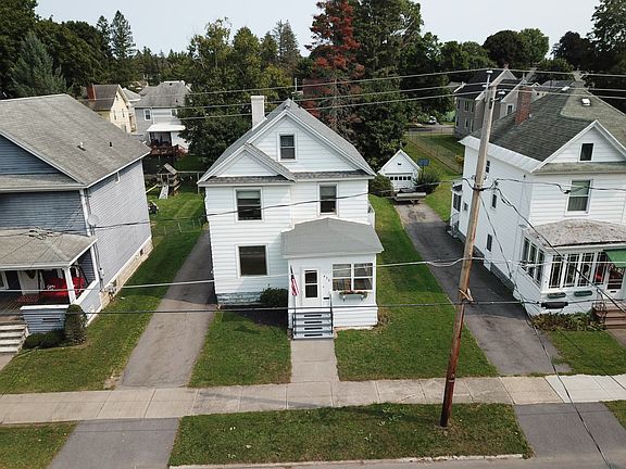3rd image of 420 Henry St