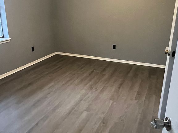 4th image of 2129 Amelia Ave