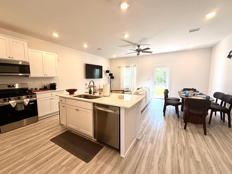 48 Hawk St — Photo 12