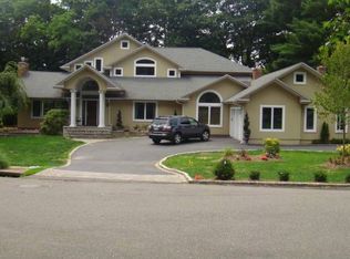 3 Oakleaf Ct, Huntington, NY 11743