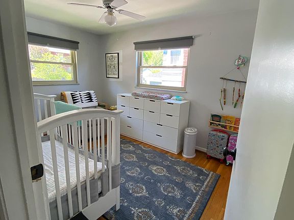 4th image of 924 Mount Hope Ave