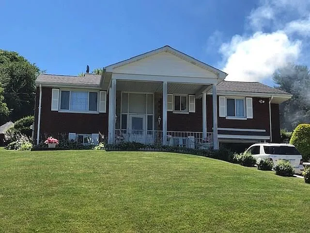 119 Bashforth Dr photo 1