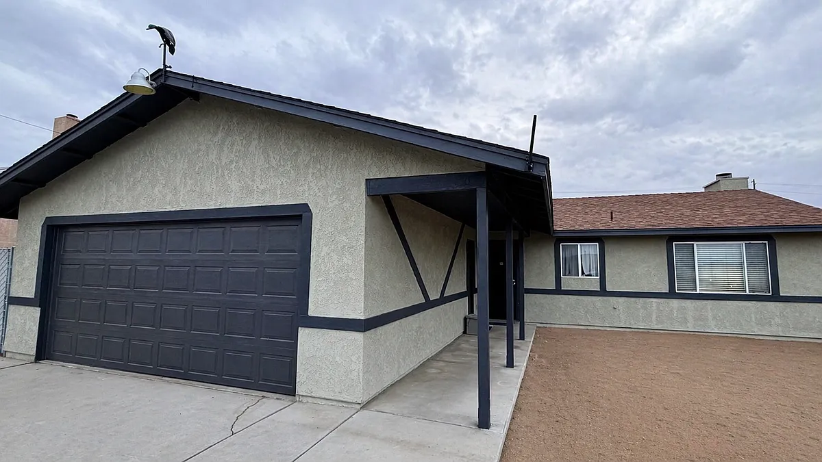 Building Photo - 1304 Mirage Dr