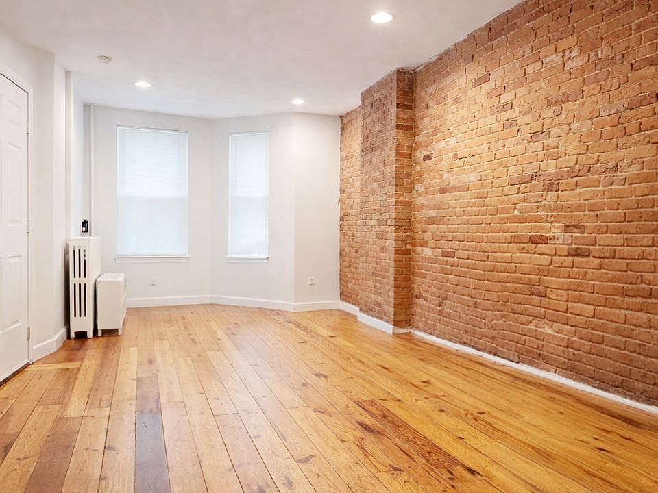 1st image of 216 Hemenway St #9