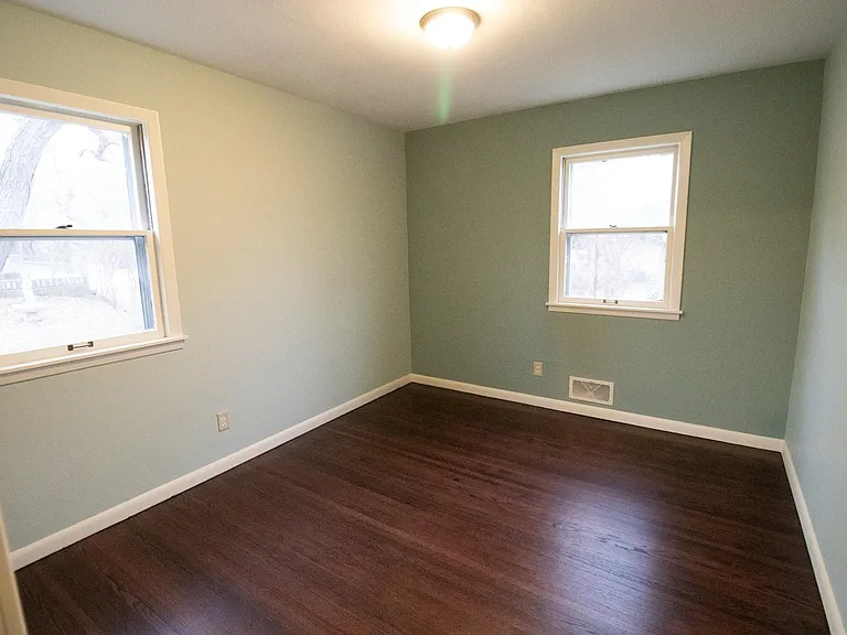 1400 Arlington Ave E — Photo 5