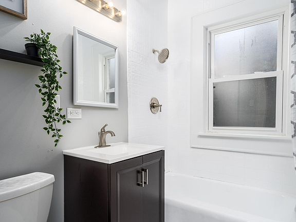 4th image of 4207 N Stowell Ave #1