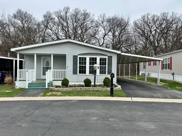 217 Forestview Dr, Crystal Lake, IL 60014