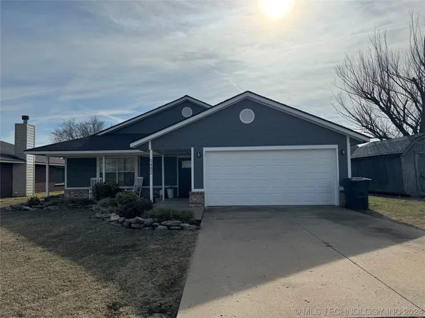 9482 E Sprucewood Dr, Claremore, OK 74019