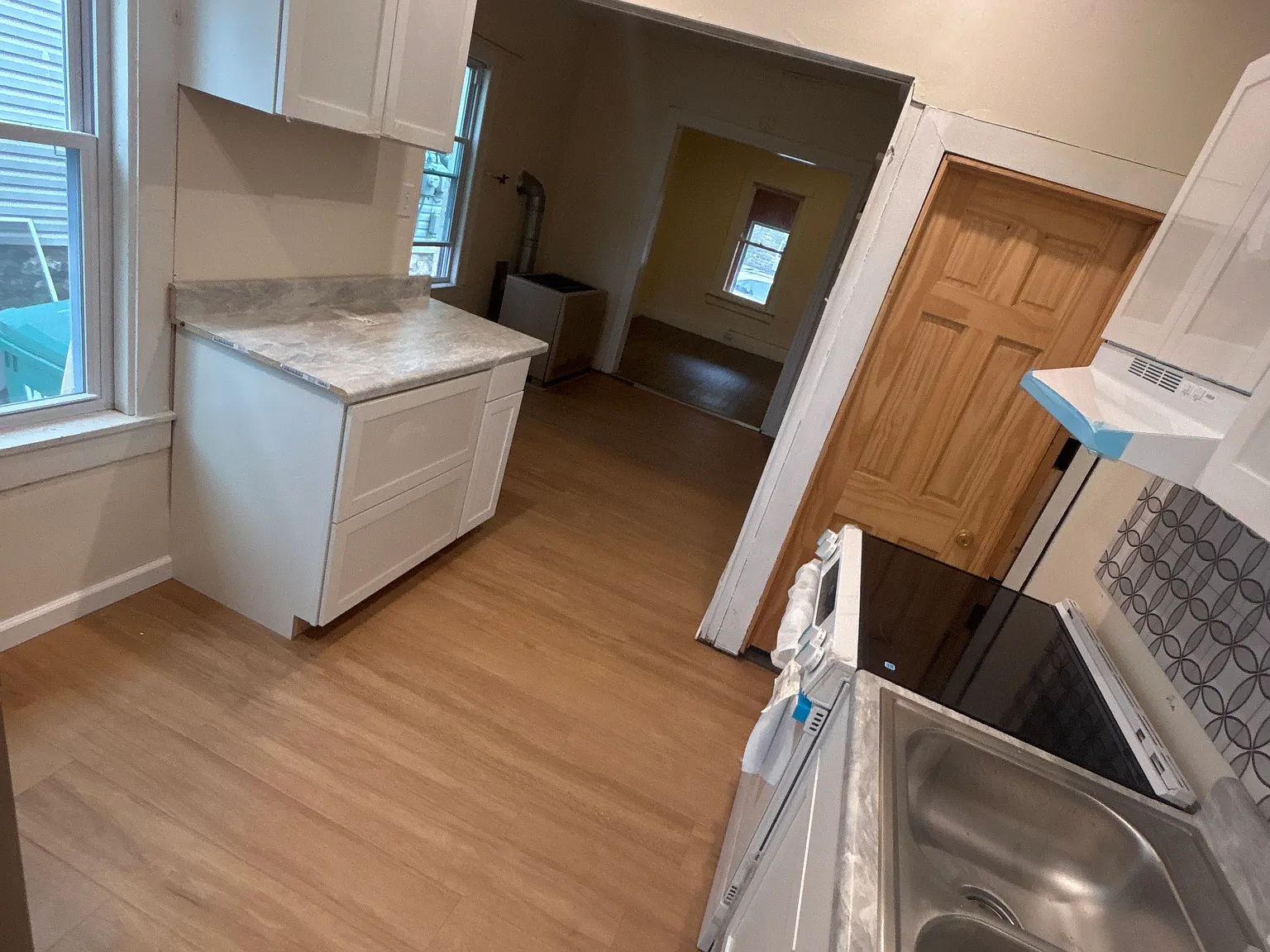 2 bed, 800 sqft, $1,600 — Photo 4