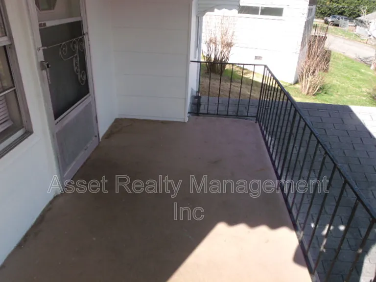 102 Wainwright Rd — Photo 22