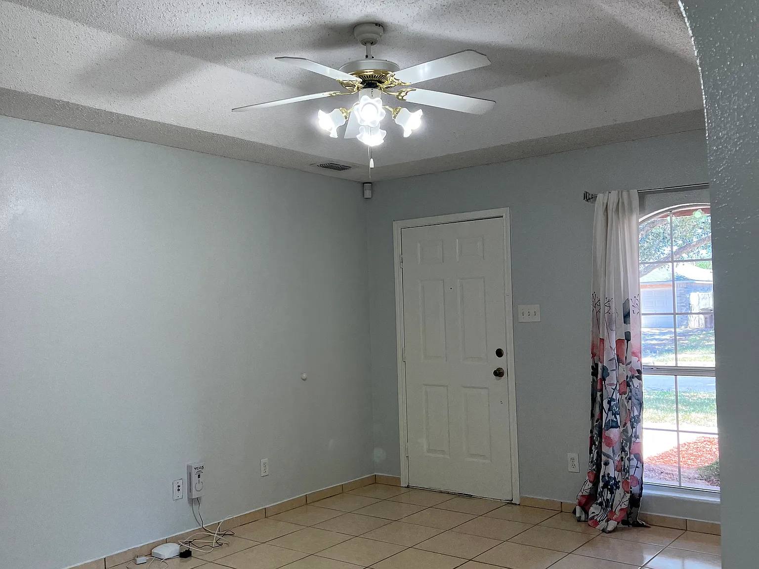 3 bed, 1083 sqft, $1,400 — Photo 2