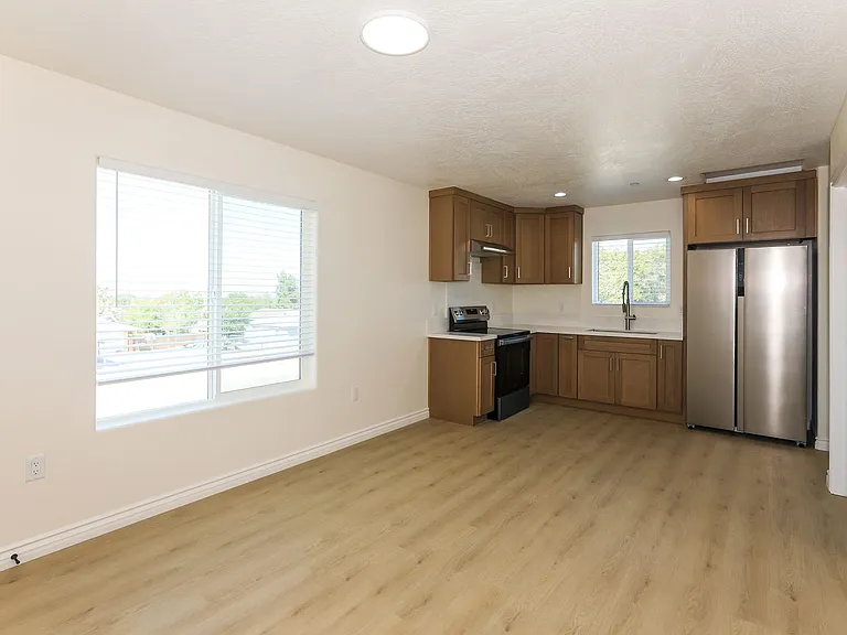 Spacious 3BR/2BA Home with Open Floor Plan, Garage & Washer/Dryer — Photo 34
