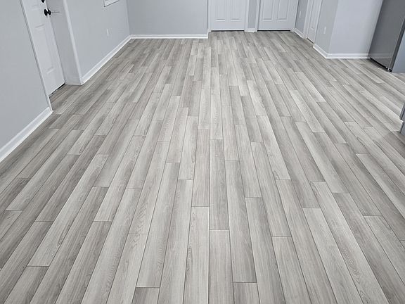 4th image of 215 Clerk St #1