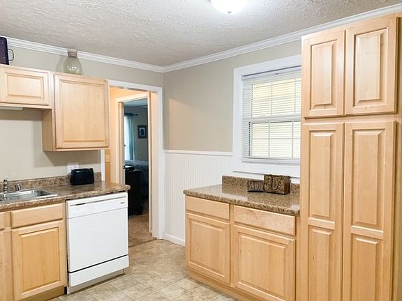 5th image of 790 Sunset Dr