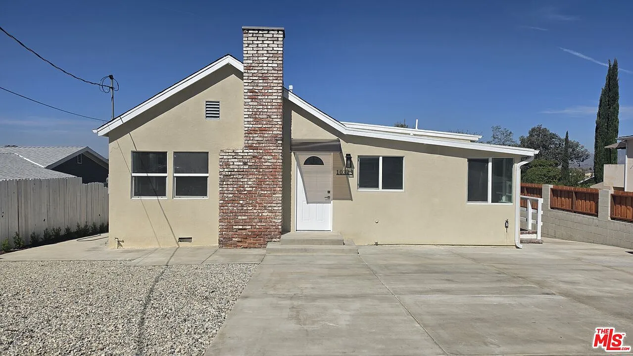 2 bed, 1.0 bath, 943 sqft, $3,800 — Photo 1